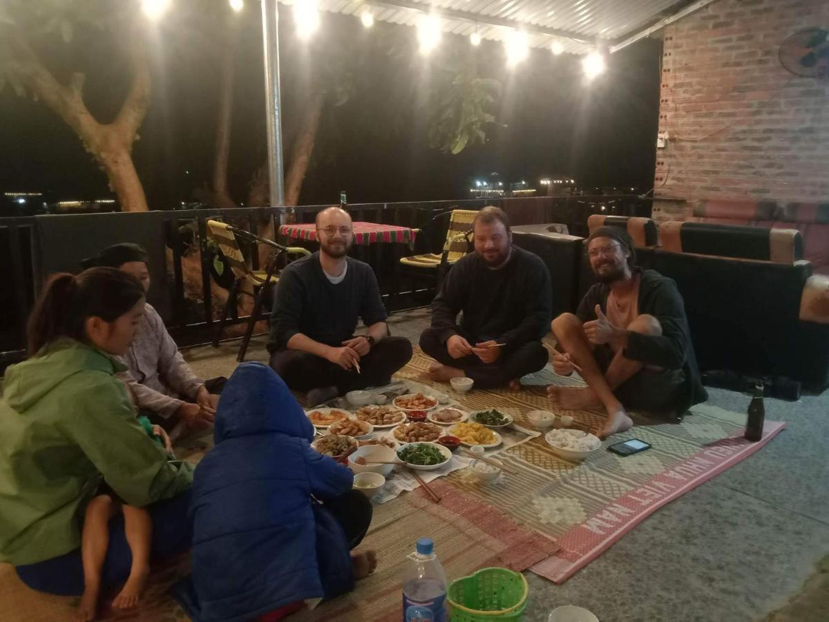 Du Gia Van Chung Homestay Làng Cac Eksteriør bilde