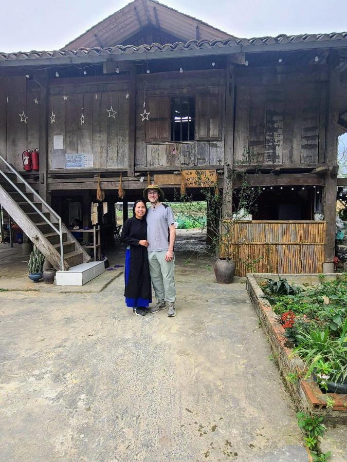Du Gia Van Chung Homestay Làng Cac Eksteriør bilde