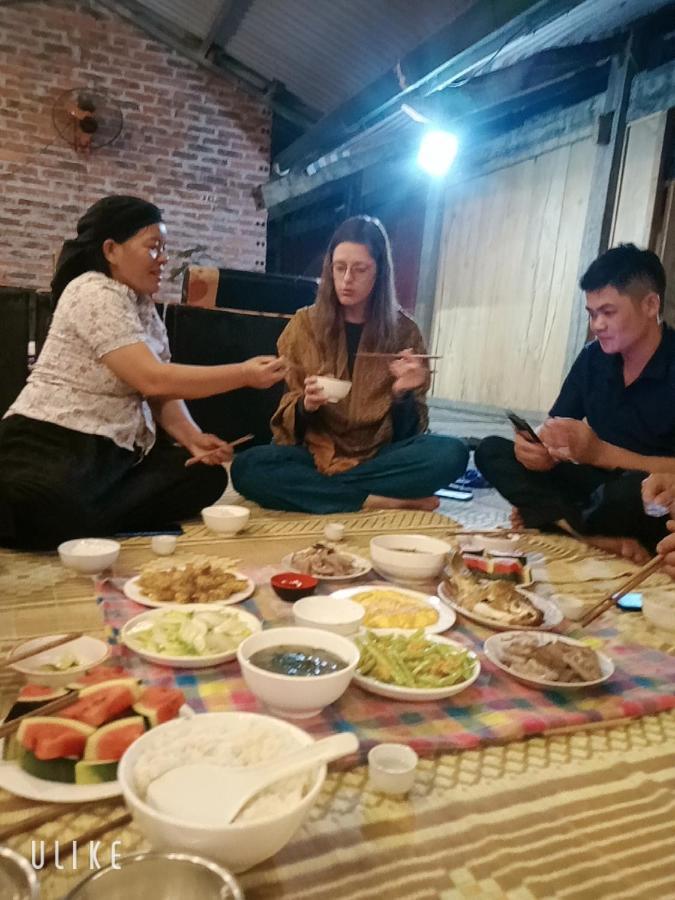 Du Gia Van Chung Homestay Làng Cac Eksteriør bilde