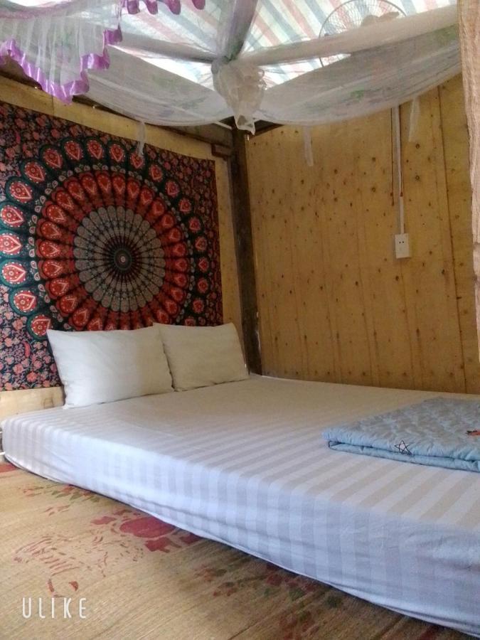 Du Gia Van Chung Homestay Làng Cac Eksteriør bilde
