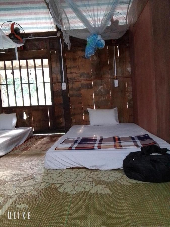 Du Gia Van Chung Homestay Làng Cac Eksteriør bilde